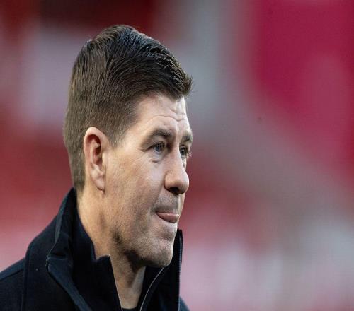 杰拉德怒斥斯洛特:拿低位防守当借口,利物浦早该学会破密集防守