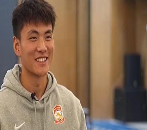 李昊:在海外踢球时因位置问题机会有限目前想先把中超踢好