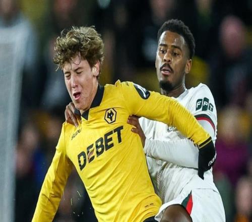 马卡:费尔洛佩斯强烈要求回归塞尔塔,球队正与狼队交涉