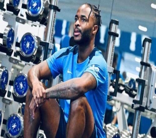 记者:富勒姆和水晶宫都询问了斯特林的情况,那不勒斯也有意