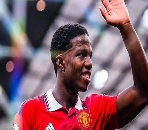 曼晚：曼联还没有决定是否让马拉西亚离队TA：曼联2425赛季的工资支出排名英超第5