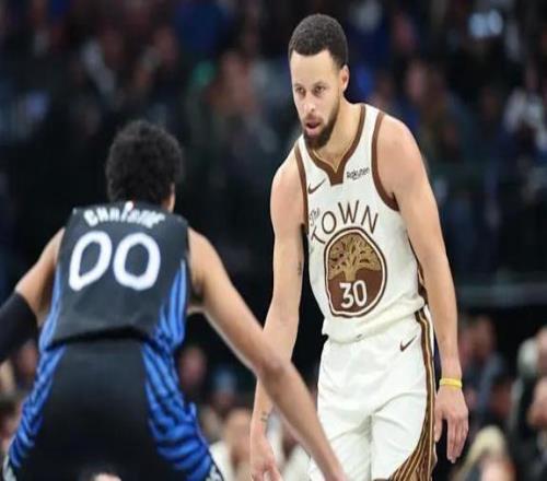 库里:我与欧文相互尊重和敬佩,穿他的签名鞋赛前已得到同意