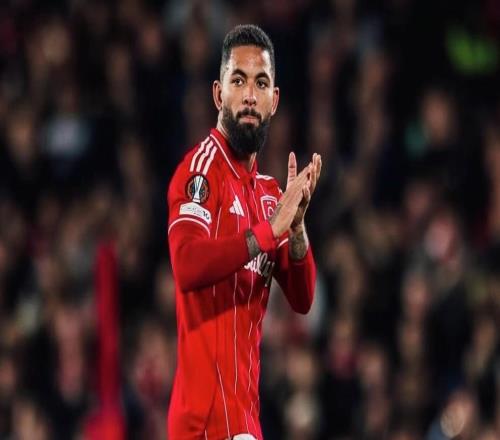 记者:切尔西在和道格拉斯路易斯团队谈判,尤文愿意继续外租