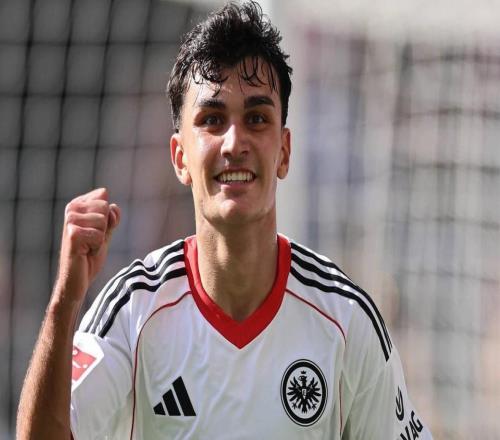 跟队:尤文密切关注詹乌尊,法兰克福对球员估价超7000万欧