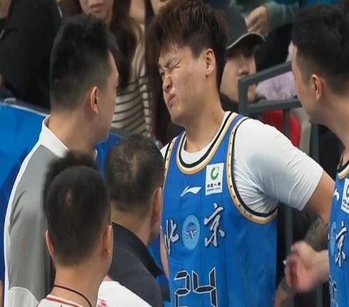 手感糟糕!赵睿复出6中0得0分8助攻末节伤退离场引关注