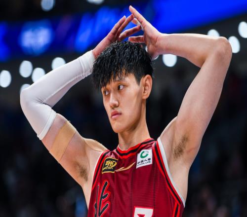 曝曾凡博吃止痛药上场:腰部水肿加剧医生要求暂停比赛治疗