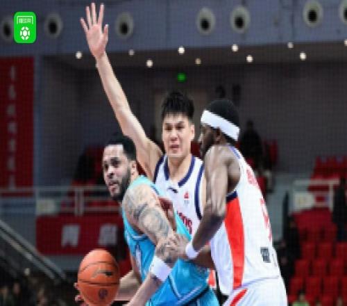 广州8078险胜青岛，郭艾伦19分，米奇空砍28分13板