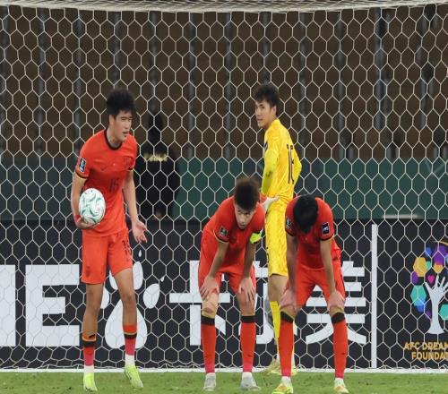 足坛悲喜夜！国足梦碎亚洲杯决赛，利物浦被绝杀，拜仁爆冷翻车