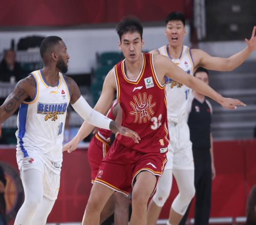 CBA战况:广东4连胜登上榜首,北京双雄皆获胜,山西3连败