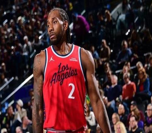 快船15胜3负！伦纳德谈球迷将直播“吃推”：换点别的东西吃吧