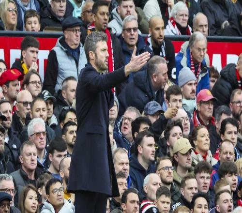 客胜枪手喜提两连胜!临时主帅卡里克为何总能在曼联“救火”成功