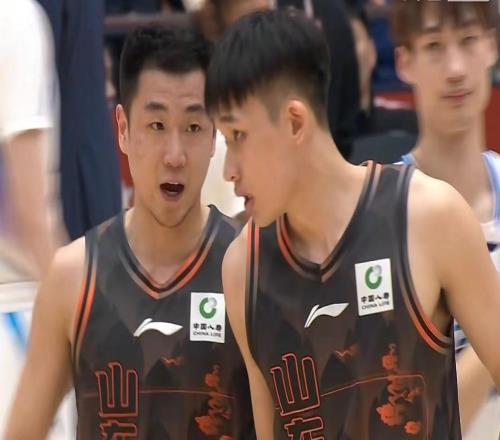 山东男篮24分大胜,高诗岩单节15分,鲍威尔29+8陈林坚12分!