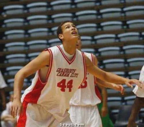 带着母亲遗愿战斗12年，交易添头成了队魂