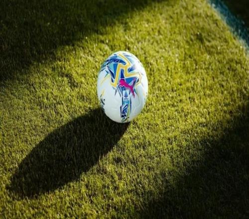 橙色足球遭到诟病，意甲和彪马联合推出新款白色比赛用球