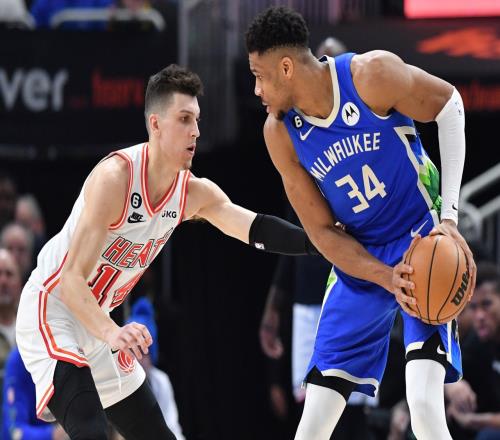 Stein认为热火能为字母哥献上的最佳方案是希罗韦尔加上两轮首选和其他筹码_NBA直播