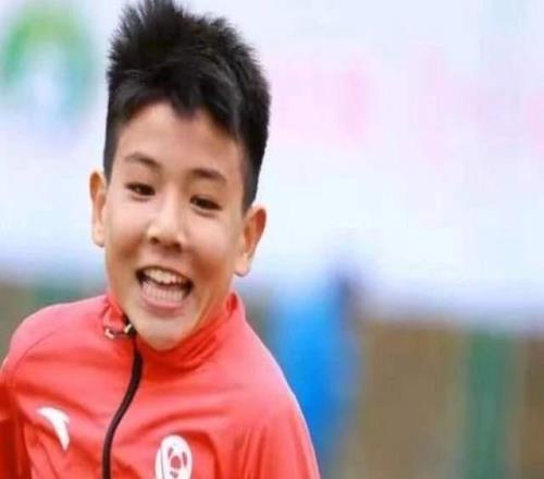 组队踢中冠!恒大足校去年已有16人踢上中超:连拿4个冠军