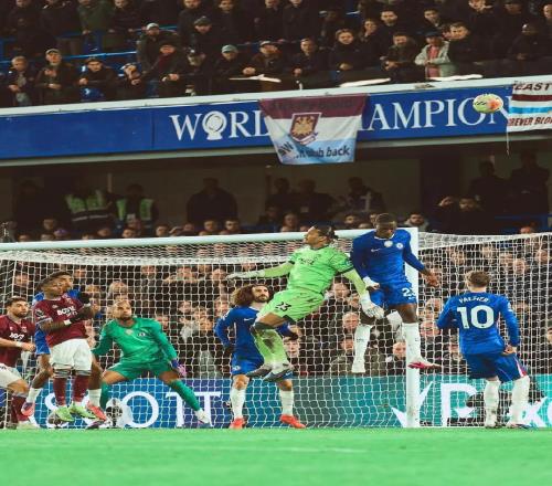 防住对方读秒争顶,小查洛巴调侃阿雷奥拉:你去不了本菲卡