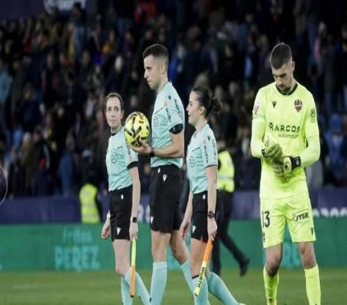 莱万特vs马竞的比赛中两名边裁都是女性,为西甲历史首次