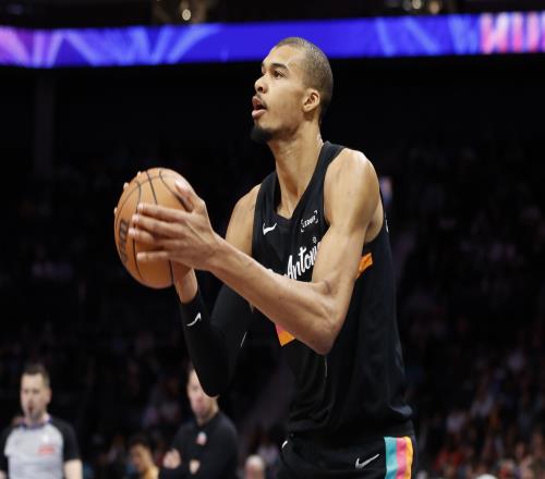 文班讨论法国新生代内线崛起未来或能同时使用五名内线球员_NBA直播