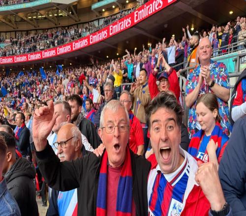 有些郁闷,一水晶宫球迷花720镑购买季票座位却看不到球场全貌