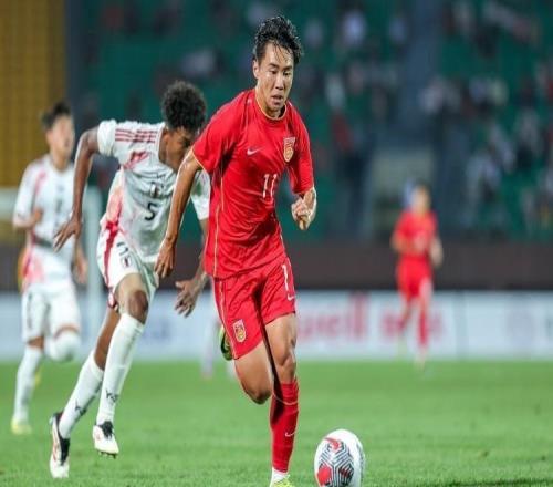 董路:17岁国足新星能进皇马巴萨身体技术速度俱佳中国09第一人