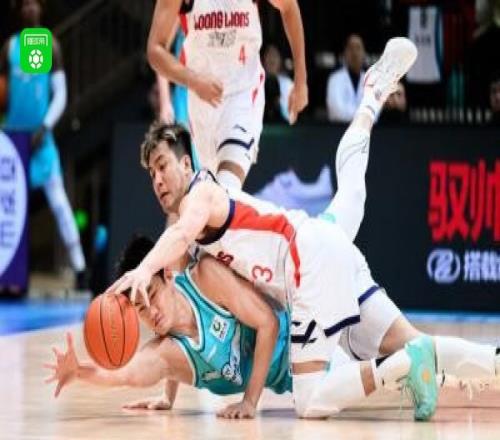 青岛8881险胜广州，郭艾伦25+6，段昂君24分