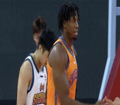 怀特塞德28分13篮板上海双杀广东，广东已经失去冲冠可能