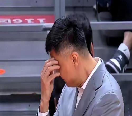 鬼才少帅!末节杜锋采用全场紧逼,卢伟妙用一计,轻松拿下比赛