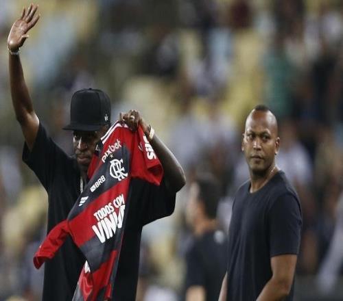 弗拉门戈总监：大门永远为维尼修斯敞开，我们要等他合同到期