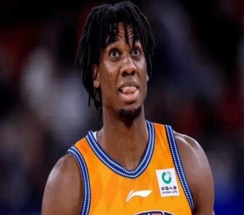 卢伟就偷着乐吧！三大内线足以摧毁攻守，签白边成最佳引援！