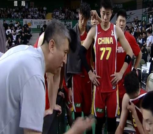 郭士强惹争议!中国男篮官宣21人名单周琦落选本土得分王也被弃