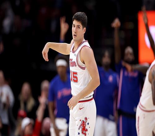 表现开始各种起伏波动,火箭后场新星还是没有找到自己的位置