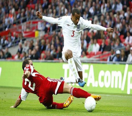 2006英格兰豪华阵容盘点：杰拉德兰帕德都在为啥还踢得这么拉胯