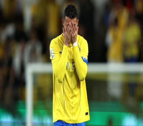 第3次罢赛逼宫,C罗考虑逃离沙特,曼联率先表态:不会再签他