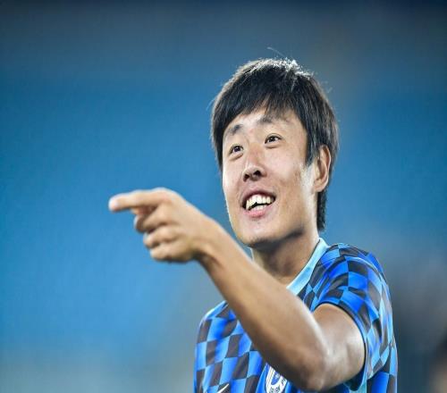 2夺亚冠、4夺中超！37岁郑龙官宣退役，世俱杯进球，至今无人复制