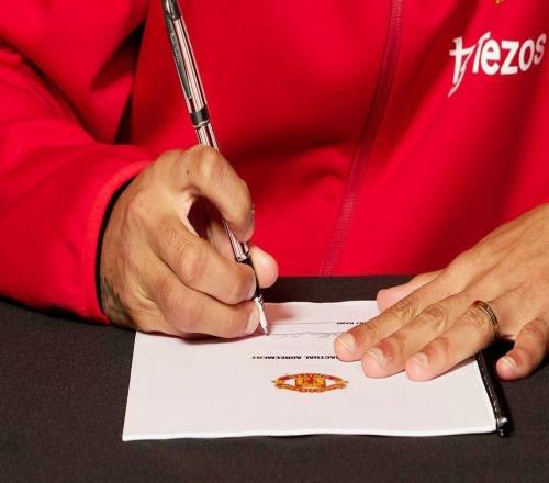 曼晚：曼联将重新与梅努谈新的合同，他的绩效奖金已全部触发