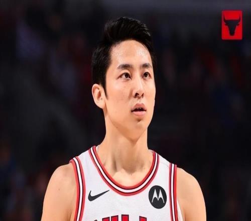 2米16杨瀚森场均1.7板，1米7河村勇辉场均4.7板！背后原因太真实