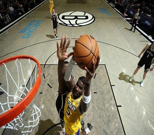 被篮网替补中锋狂抢前场篮板，湖人内线支柱太容易被情绪影响了