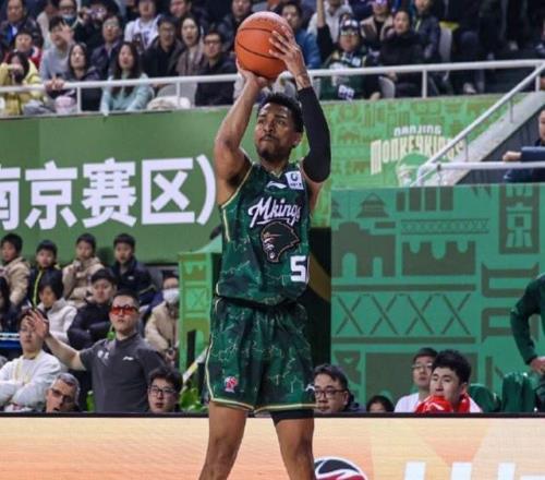 轰32+12后又砍43+8！CBA又一顶级小外援诞生，能否率队再创奇迹