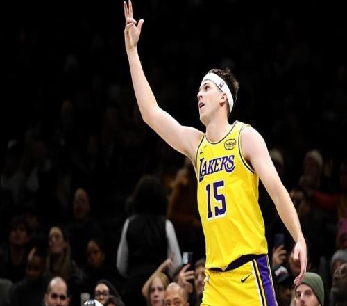 远没有达到最佳水准，但湖人后场大将复出后的作用有目共睹