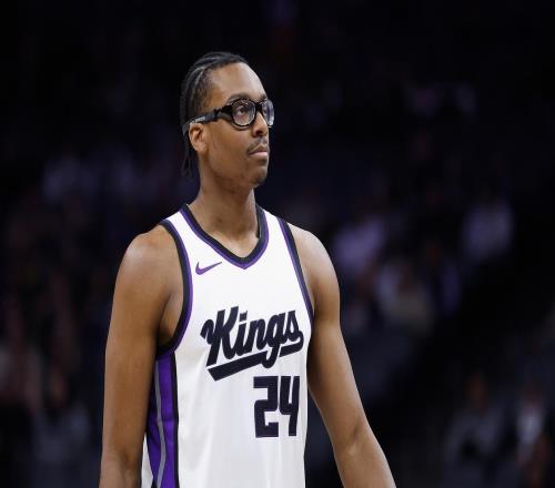 16分钟砍5+1+2！火箭双前锋缺阵，24岁替补变奇兵，比电风扇好用