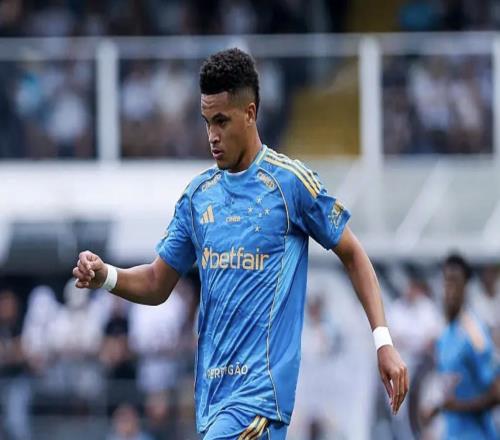 记者：多特签下普拉特斯的固定费用为700万欧元，分三期支付