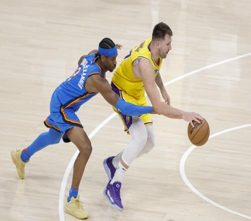 MVP榜单热闹非凡SGA稳坐第一东契奇勇闯前三CC强势进击前五米切尔居于第七小卡荣登提名名单_NBA直播