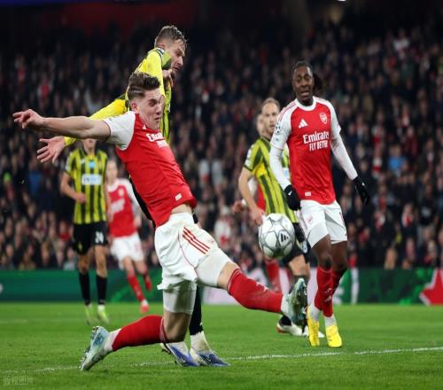 上周战阿森纳本周加盟中超，成都锁定欧冠中卫俄罗斯国脚火线驰援