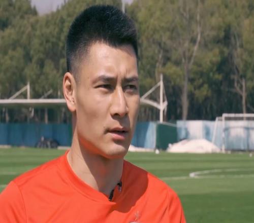 天选打工人，杜佳效力海港期间仅出场1次，随队夺得4座冠军