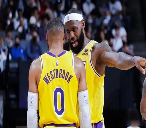 不打了！再见湖人！离开詹姆斯后，你又成NBA弃子，离退役不远了