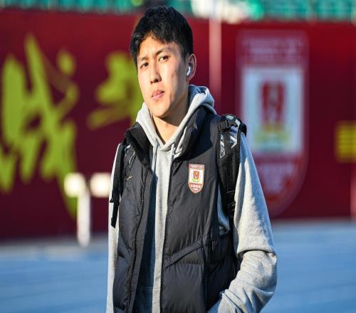 北京国安冬窗最大“水货”引援职业生涯0球0助攻，球迷怨声载道