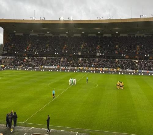 切尔西赛前改在中圈集合喊话，这是里斯詹姆斯等人的主意