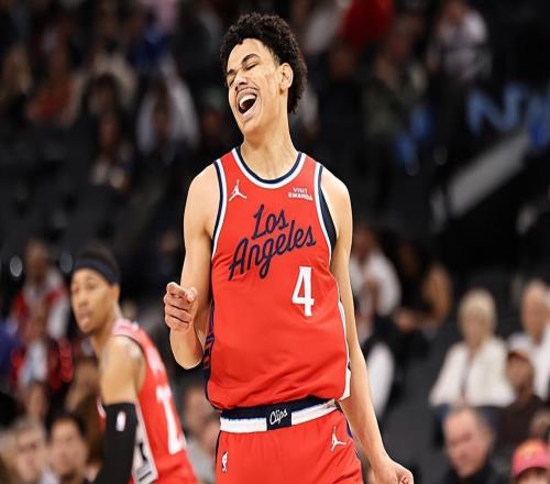 稳定性还是差了一些！快船锋线新秀面对国王的表现真是堪称灾难