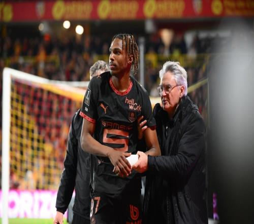 队报：雅凯因左肩伤势或将缺阵数周，不排除需要接受手术治疗